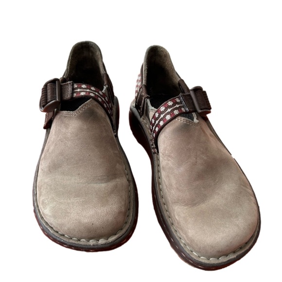 Chaco women's suede toecoop leather closed in